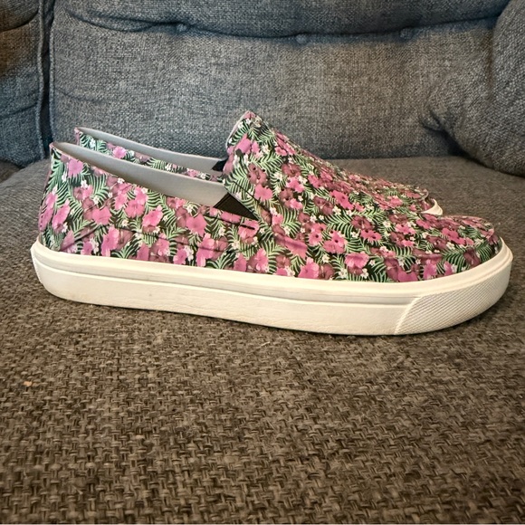 Like New Crocs Citilane Roka Graphic Slip-Ons in Floral - Picture 4 of 9